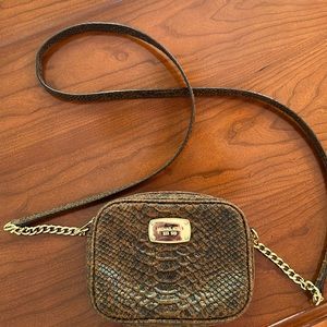 Michael Kors crossbody bag in brown leather and gold accents